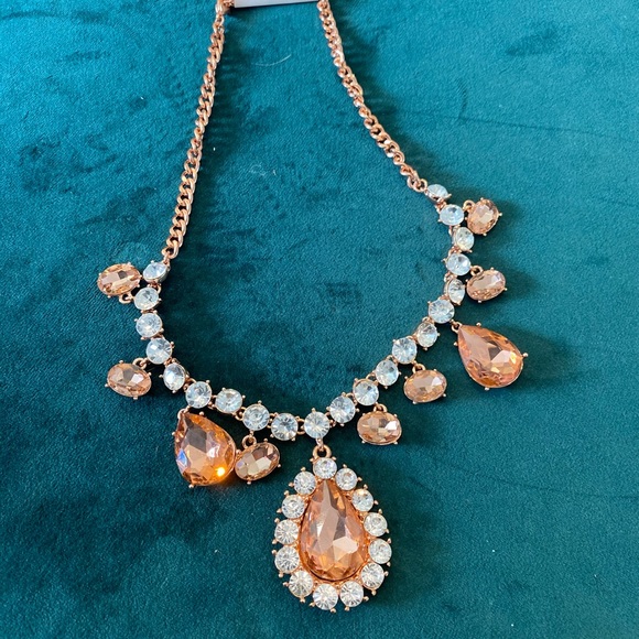 NWT Gorgeous Rhinestone Necklace w/Earrings - Picture 4 of 7